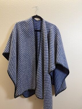 Source Unknown Blue and White Knit Shrug with Black Trim